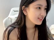 可愛的娃娃音清純美少女直播挑逗